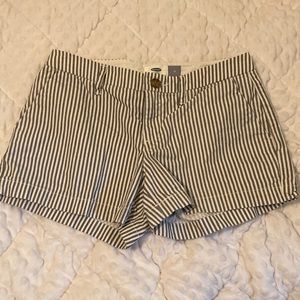 Old Navy women’s size 0 shorts. Lightly worn, perfect for summer!
